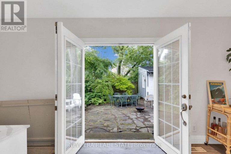 2 FOCH AVENUE, Toronto (Alderwood), Ontario, M8W3W8