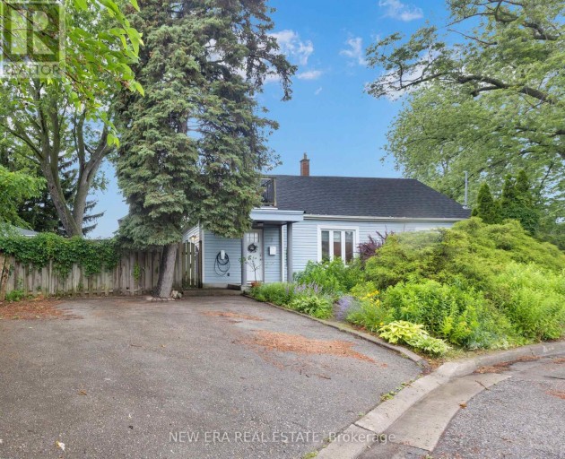 2 FOCH AVENUE, Toronto (Alderwood), Ontario, M8W3W8
