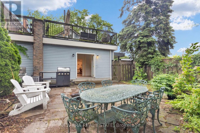 2 FOCH AVENUE, Toronto (Alderwood), Ontario, M8W3W8
