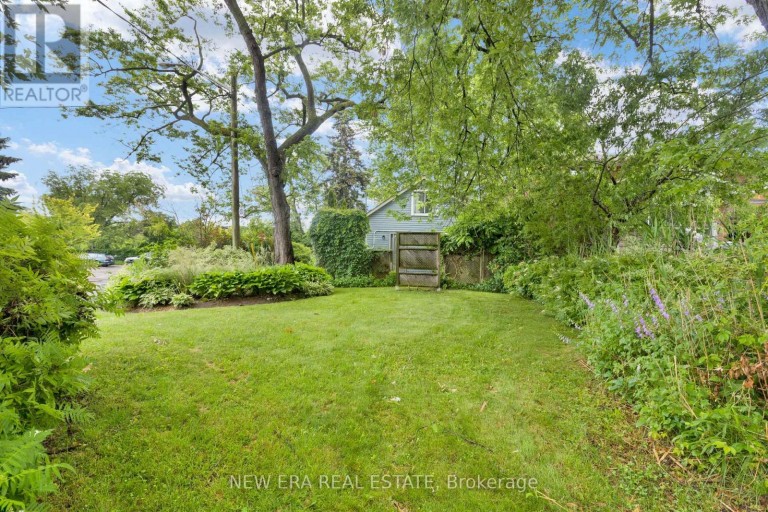 2 FOCH AVENUE, Toronto (Alderwood), Ontario, M8W3W8