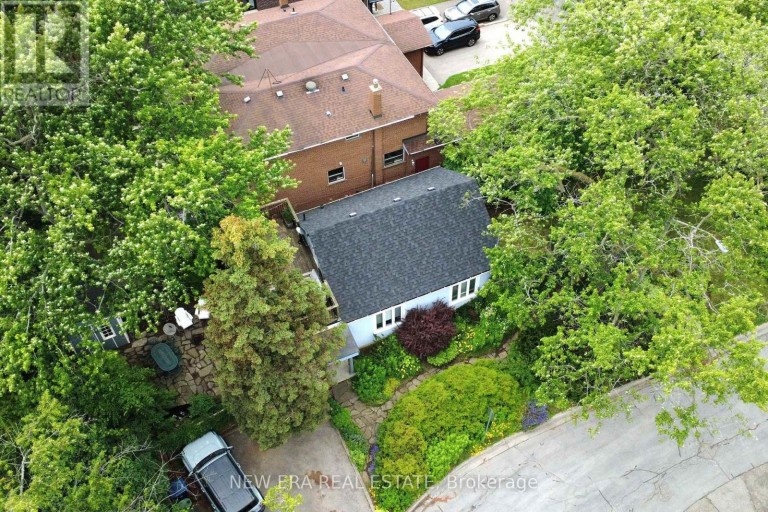 2 FOCH AVENUE, Toronto (Alderwood), Ontario, M8W3W8