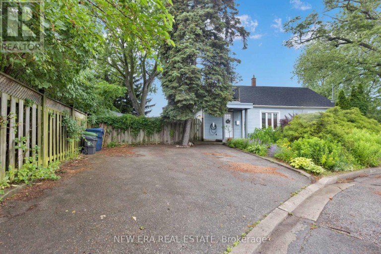 2 FOCH AVENUE, Toronto (Alderwood), Ontario, M8W3W8