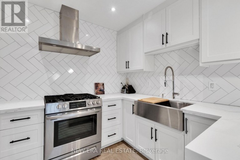 2 FOCH AVENUE, Toronto (Alderwood), Ontario, M8W3W8