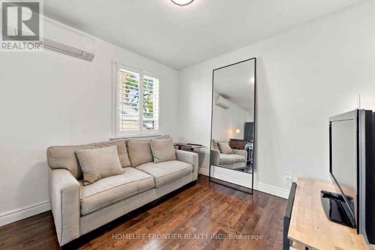 UPPER - 122 MANNING AVENUE, Toronto (Trinity-Bellwoods), Ontario, M6J2K5