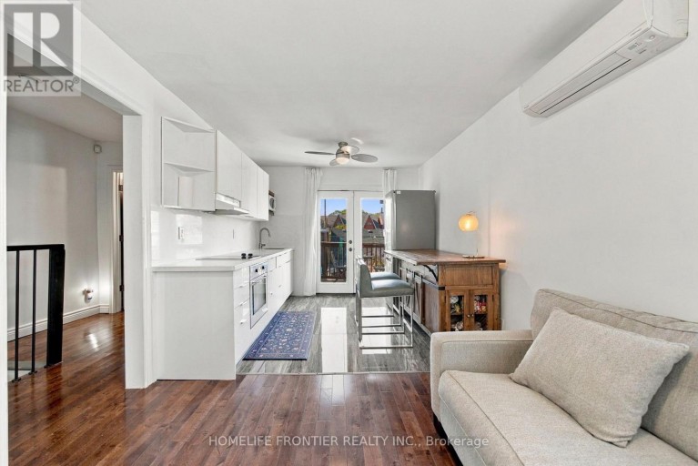 UPPER - 122 MANNING AVENUE, Toronto (Trinity-Bellwoods), Ontario, M6J2K5