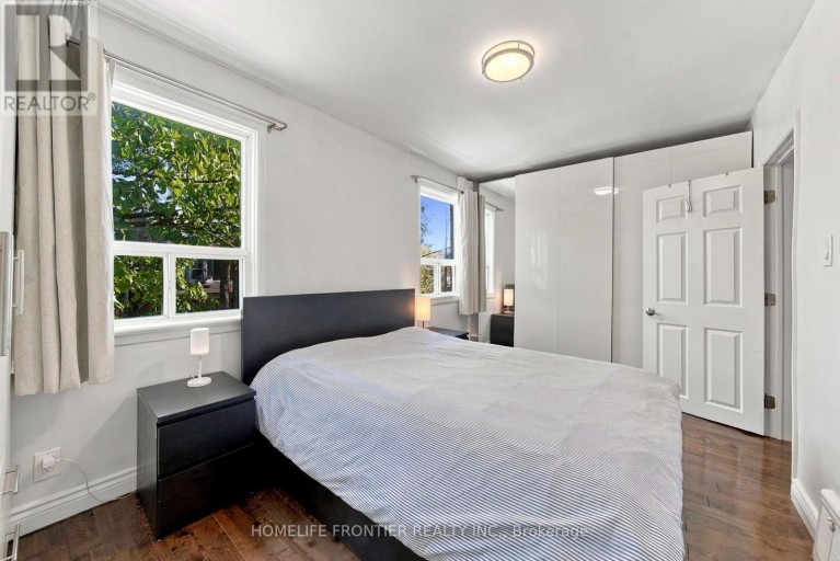 UPPER - 122 MANNING AVENUE, Toronto (Trinity-Bellwoods), Ontario, M6J2K5