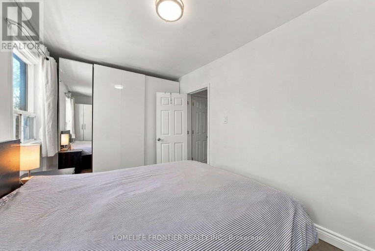 UPPER - 122 MANNING AVENUE, Toronto (Trinity-Bellwoods), Ontario, M6J2K5