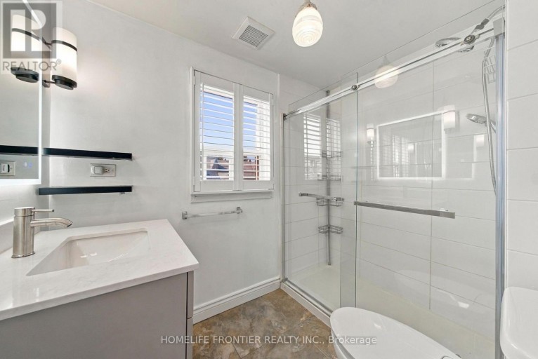 UPPER - 122 MANNING AVENUE, Toronto (Trinity-Bellwoods), Ontario, M6J2K5