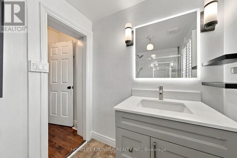 UPPER - 122 MANNING AVENUE, Toronto (Trinity-Bellwoods), Ontario, M6J2K5
