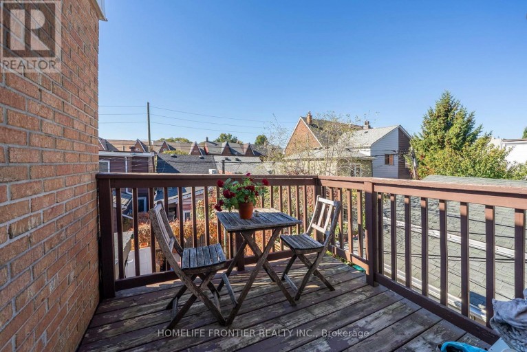 UPPER - 122 MANNING AVENUE, Toronto (Trinity-Bellwoods), Ontario, M6J2K5